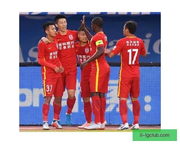 本赛季联赛争冠格局初现端倪多强角力走势渐明冲刺阶段悬念并存